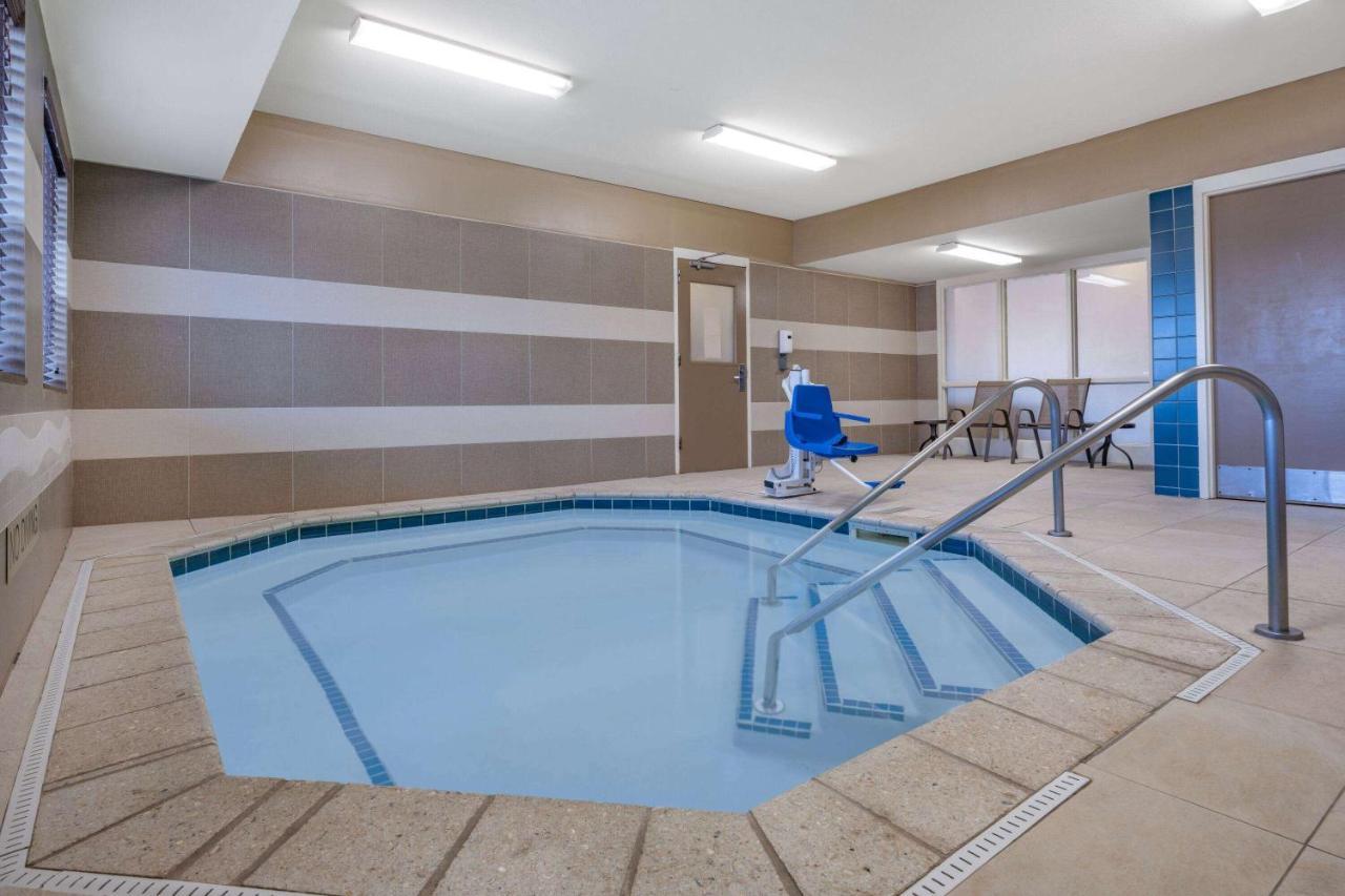 Hawthorn Suites By Wyndham Williston Exterior photo