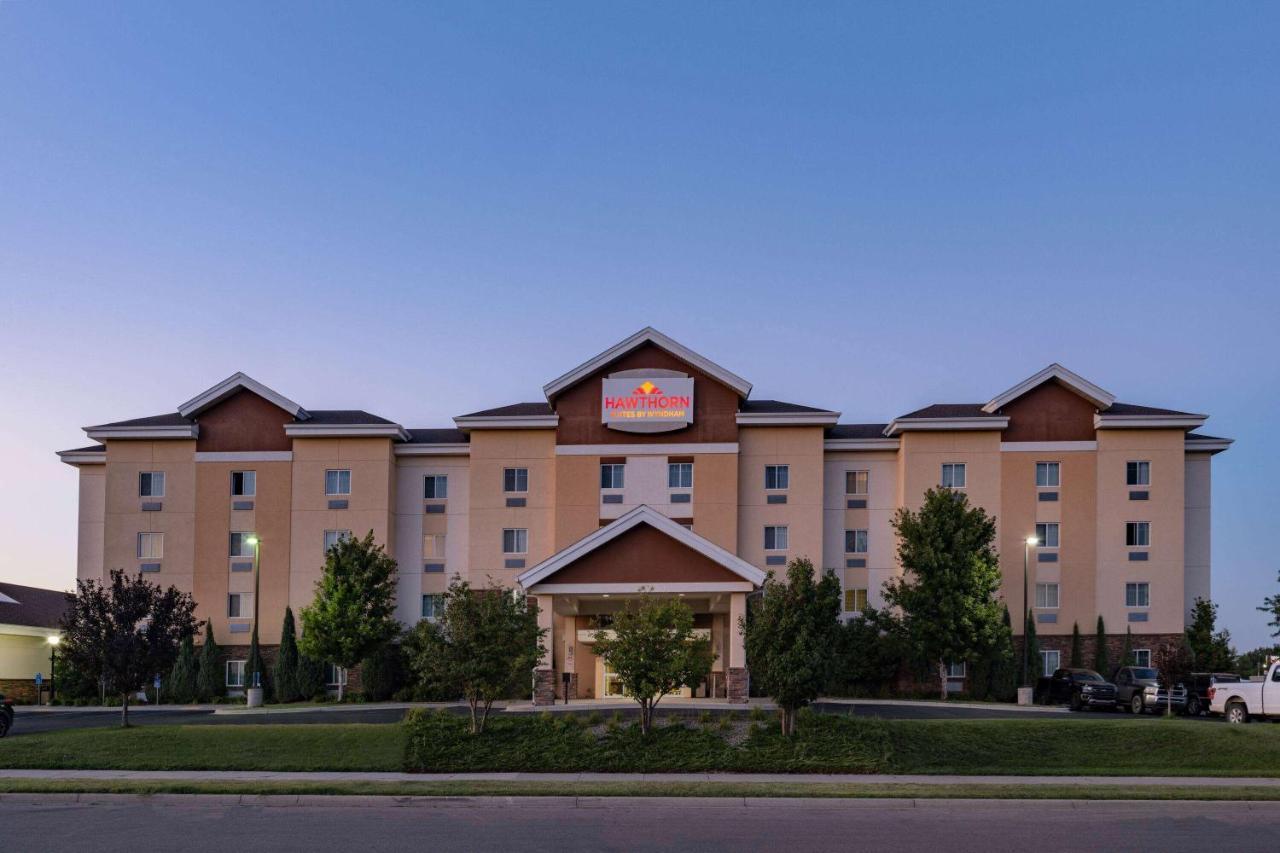 Hawthorn Suites By Wyndham Williston Exterior photo