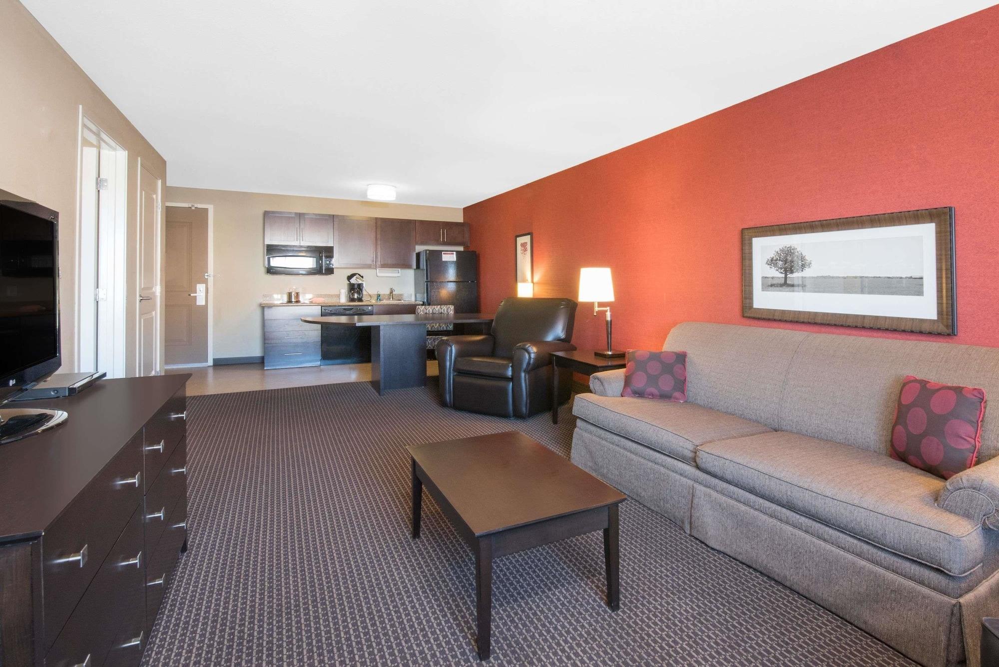 Hawthorn Suites By Wyndham Williston Exterior photo
